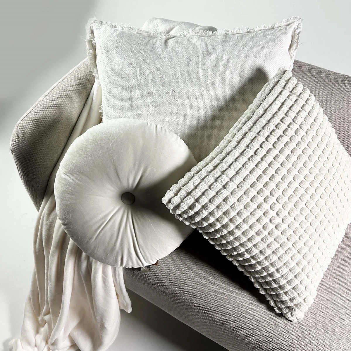 BURTO - Kussenhoes Van Gewassen Katoen Snow White 60x60 Cm - Wit - Exclusief Binnenkussen 5 BURTO - Kussenhoes Van Gewassen Katoen Snow White 60x60 Cm - Wit - Exclusief Binnenkussen - Afbeelding 3