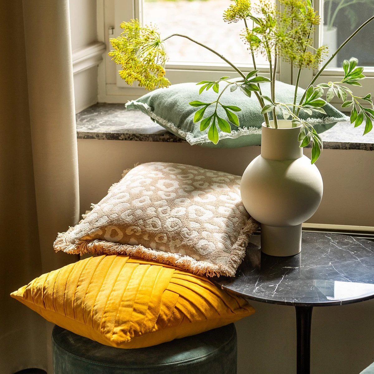 GIDI - Kussenhoes Velvet 45x45 Cm - Golden Glow - Geel - Exclusief Binnenkussen 5 GIDI - Kussenhoes Velvet 45x45 Cm - Golden Glow - Geel - Exclusief Binnenkussen - Afbeelding 3