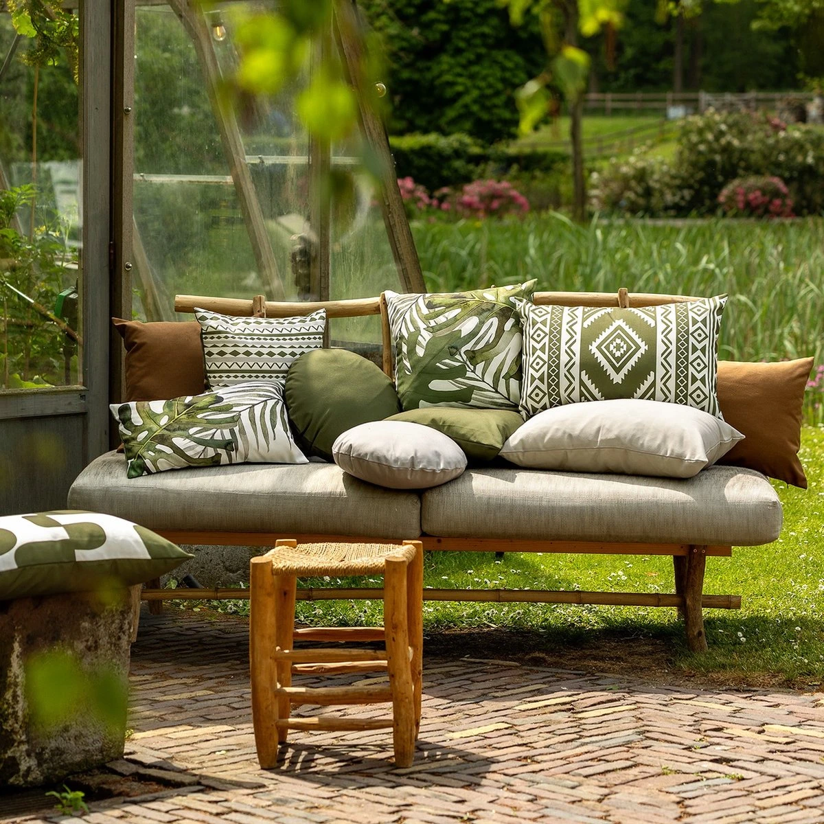 Dutch Decor - NUNO - Outdoor Kussenhoes 40x60 Cm - Waterafstotend En Uv-bestendig - Olive Branch - Groen - Buitenkussen - Tuinkussen - Loungekussen- Voor Buiten 7 Dutch Decor - NUNO - Outdoor Kussenhoes 40x60 Cm - Waterafstotend En Uv-bestendig - Olive Branch - Groen - Buitenkussen - Tuinkussen - Loungekussen- Voor Buiten - Afbeelding 5