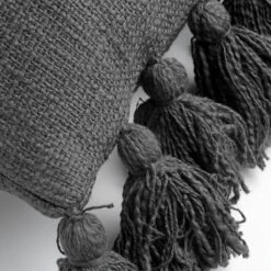 RUBY - Kussenhoes Katoen 45x45 Cm - Charcoal Gray - Antraciet - Met Flosjes - Met Rits 6 RUBY - Kussenhoes Katoen 45x45 Cm - Charcoal Gray - Antraciet - Met Flosjes - Met Rits -Dutch Decor 1200x1200 840