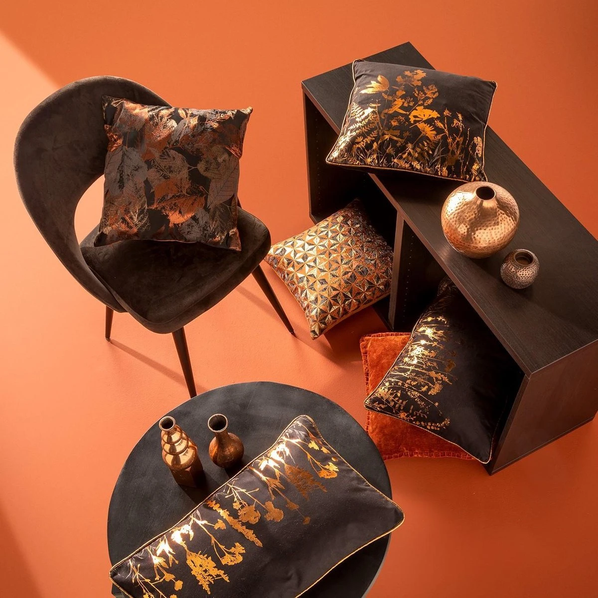 DALI - Sierkussen Met Bloemenpatroon 30x50 Cm Raven - Zwart - Inclusief Binnenvulling 6 DALI - Sierkussen Met Bloemenpatroon 30x50 Cm Raven - Zwart - Inclusief Binnenvulling - Afbeelding 4