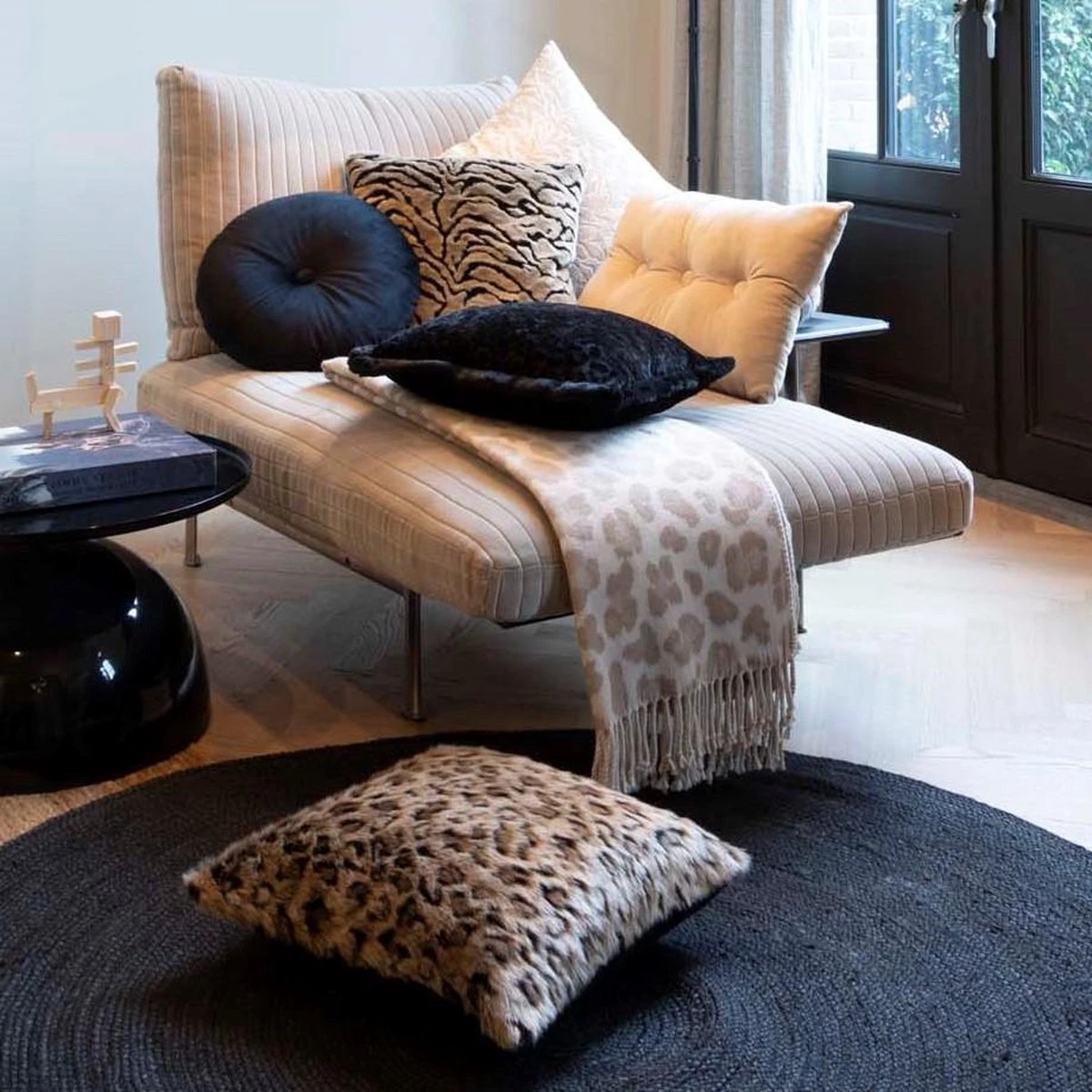 KAY - Sierkussen Met Dierenprint 45x45 Cm Rocky Road - Bruin - Inclusief Binnenvulling 6 KAY - Sierkussen Met Dierenprint 45x45 Cm Rocky Road - Bruin - Inclusief Binnenvulling - Afbeelding 4