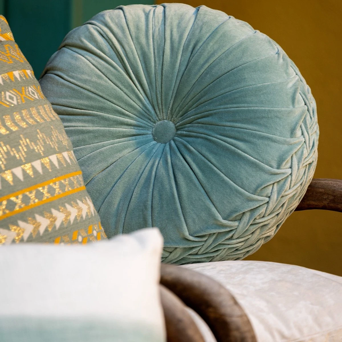 SANDY - Sierkussen 45x45 Cm Sagebrush Green - Groen - Inclusief Binnenvulling 7 SANDY - Sierkussen 45x45 Cm Sagebrush Green - Groen - Inclusief Binnenvulling - Afbeelding 5