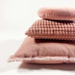 BURTO - Sierkussen Van Gewassen Katoen Muted Clay 60x60 Cm - Roze - Inclusief Binnenvulling 15 BURTO - Sierkussen Van Gewassen Katoen Muted Clay 60x60 Cm - Roze - Inclusief Binnenvulling -Dutch Decor 1200x1200 930