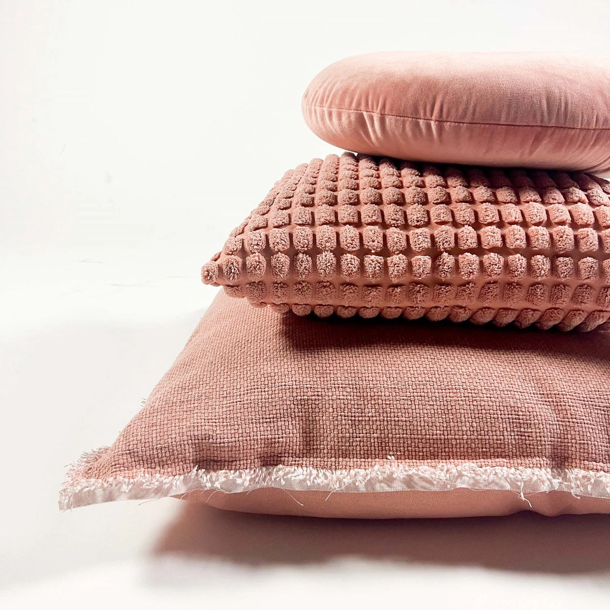 BURTO - Sierkussen Van Gewassen Katoen Muted Clay 60x60 Cm - Roze - Inclusief Binnenvulling 5 BURTO - Sierkussen Van Gewassen Katoen Muted Clay 60x60 Cm - Roze - Inclusief Binnenvulling - Afbeelding 3