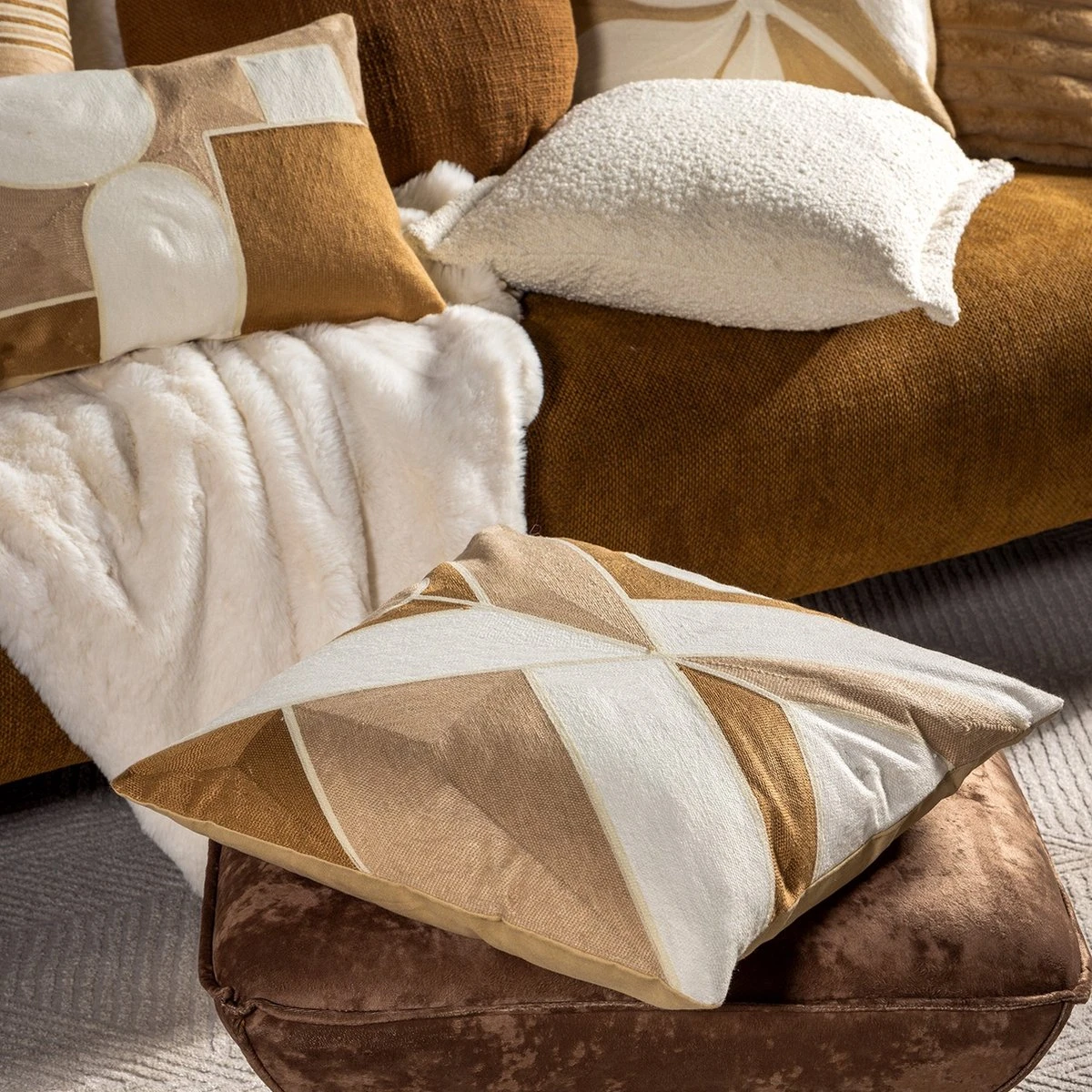 DANNY - Sierkussen Semolina 45x45 Cm - Beige - Inclusief Binnenvulling 5 DANNY - Sierkussen Semolina 45x45 Cm - Beige - Inclusief Binnenvulling - Afbeelding 3