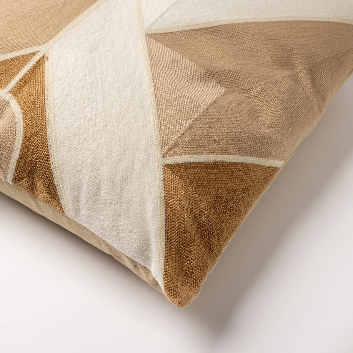 DANNY - Sierkussen Semolina 45x45 Cm - Beige - Inclusief Binnenvulling 6 DANNY - Sierkussen Semolina 45x45 Cm - Beige - Inclusief Binnenvulling - Afbeelding 4