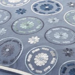 DILAN - Sierkussen Geborduurd 45x45 Cm - Denim - Blauw - Bloemetjes - 100% Katoen - Inclusief Binnenvulling 19 DILAN - Sierkussen Geborduurd 45x45 Cm - Denim - Blauw - Bloemetjes - 100% Katoen - Inclusief Binnenvulling -Dutch Decor 1200x1200 996