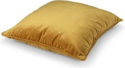FINN - Kussenhoes Velvet 45x45 Cm - Golden Glow - Geel - Exclusief Binnenkussen -Dutch Decor 1200x659 1