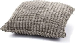 ROME - Sierkussen Uni 45x45 Cm - Micro Chip - Grijs - Inclusief Binnenvulling -Dutch Decor 1200x693