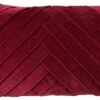 FEMM - Sierkussen Velvet 30x50 Cm - Merlot - Rood - Inclusief Binnenvulling 1 FEMM - Sierkussen Velvet 30x50 Cm - Merlot - Rood - Inclusief Binnenvulling -Dutch Decor 1200x713 2