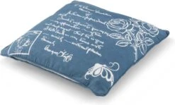 ROOS - Sierkussen Katoen 45x45 Cm - Blauw - Wit - Rozen En Tekst - Inclusief Binnenkussen 11 ROOS - Sierkussen Katoen 45x45 Cm - Blauw - Wit - Rozen En Tekst - Inclusief Binnenkussen -Dutch Decor 1200x724 2