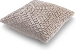 VIKTOR - Sierkussen 45x45 Cm - Zand - Beige - Superzacht - Inclusief Binnenvulling 8 VIKTOR - Sierkussen 45x45 Cm - Zand - Beige - Superzacht - Inclusief Binnenvulling -Dutch Decor 1200x782