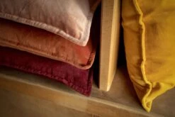 CAITH - Kussenhoes Velvet 100% Katoen 50x50 Cm - Golden Glow - Geel - Exclusief Binnenkussen 8 CAITH - Kussenhoes Velvet 100% Katoen 50x50 Cm - Golden Glow - Geel - Exclusief Binnenkussen -Dutch Decor 1200x800 1