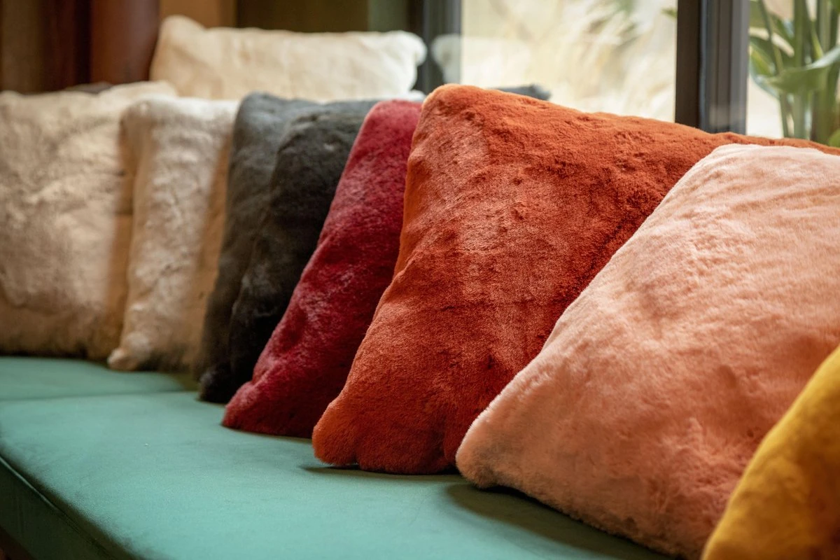 ZAYA - Kussenhoes Unikleur 45x45 Cm - Muted Clay - Roze - Superzacht - Exclusief Binnenkussen 5 ZAYA - Kussenhoes Unikleur 45x45 Cm - Muted Clay - Roze - Superzacht - Exclusief Binnenkussen - Afbeelding 3