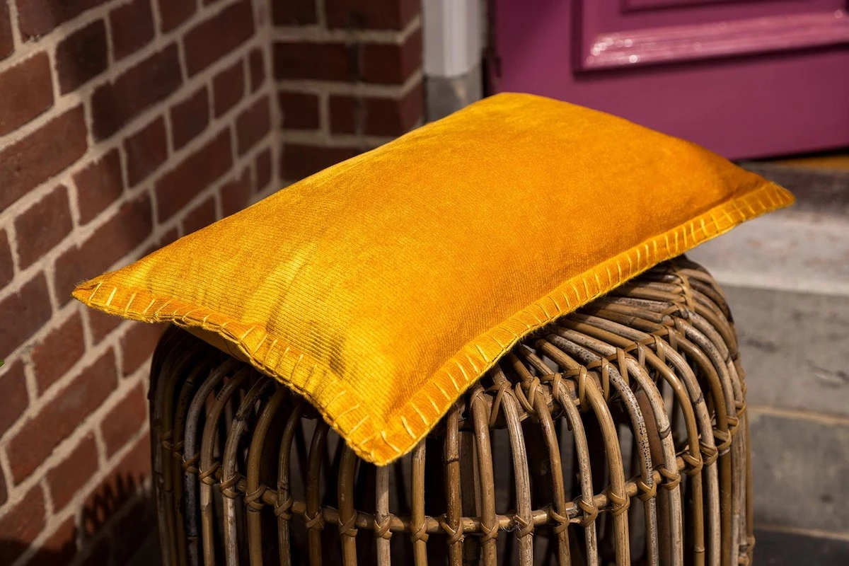 REBEL - Kussenhoes Velvet 30x50 Cm Golden Glow - Geel - Exclusief Binnenkussen 6 REBEL - Kussenhoes Velvet 30x50 Cm Golden Glow - Geel - Exclusief Binnenkussen - Afbeelding 4