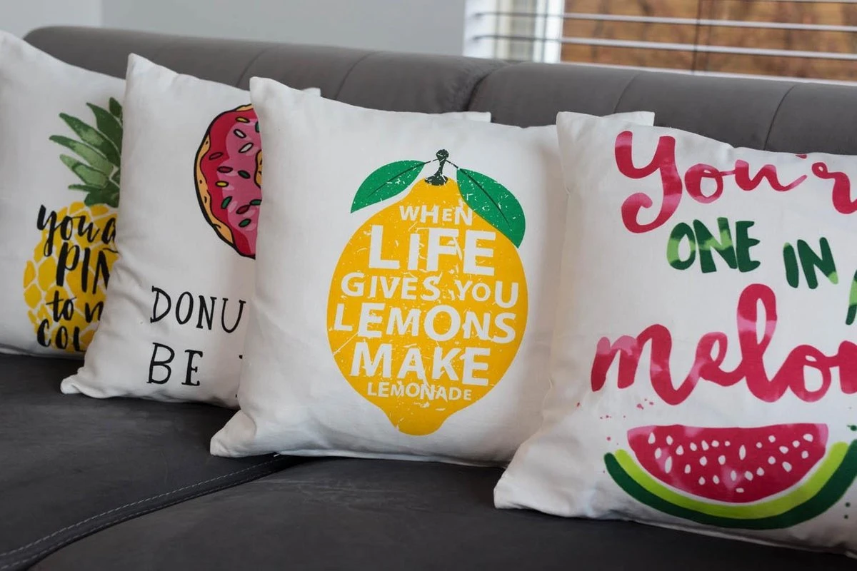 DIDI - Sierkussen Donut 45x45 Cm - Ivoor / Wit - Donut Worry Be Happy - Inclusief Binnenkussen 6 DIDI - Sierkussen Donut 45x45 Cm - Ivoor / Wit - Donut Worry Be Happy - Inclusief Binnenkussen - Afbeelding 4