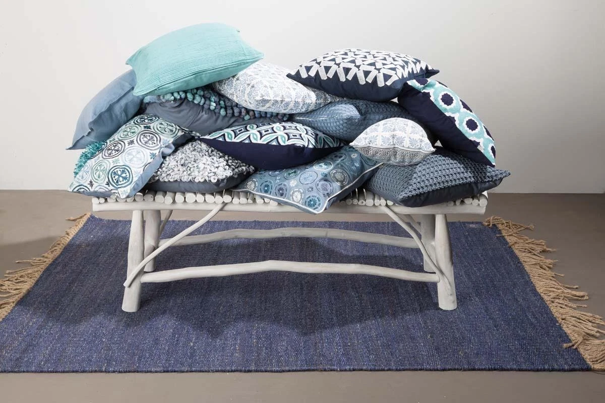 DILAN - Sierkussen Geborduurd 45x45 Cm - Denim - Blauw - Bloemetjes - 100% Katoen - Inclusief Binnenvulling 9 DILAN - Sierkussen Geborduurd 45x45 Cm - Denim - Blauw - Bloemetjes - 100% Katoen - Inclusief Binnenvulling - Afbeelding 7