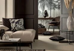 LAUREN - Sierkussen Velvet Raven 45x45 Cm - Zwart - Inclusief Binnenvulling 10 LAUREN - Sierkussen Velvet Raven 45x45 Cm - Zwart - Inclusief Binnenvulling -Dutch Decor 1200x832