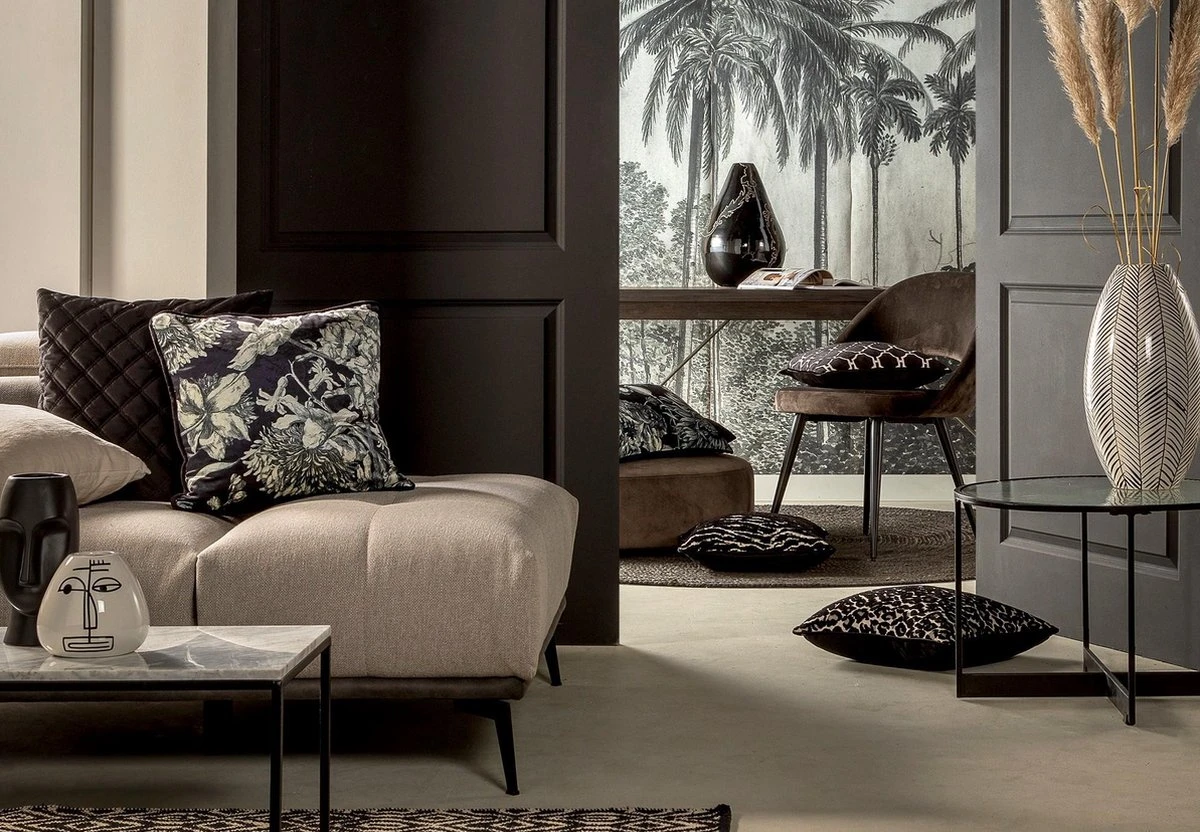 LAUREN - Sierkussen Velvet Raven 45x45 Cm - Zwart - Inclusief Binnenvulling 6 LAUREN - Sierkussen Velvet Raven 45x45 Cm - Zwart - Inclusief Binnenvulling - Afbeelding 4