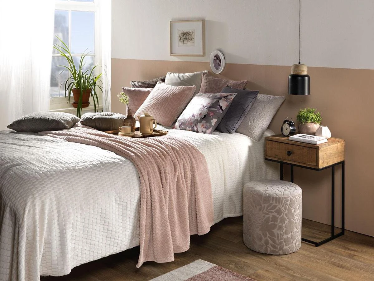 FINN - Sierkussen Velvet 45x45 Cm - Pumice Stone - Beige - Inclusief Binnenvulling 5 FINN - Sierkussen Velvet 45x45 Cm - Pumice Stone - Beige - Inclusief Binnenvulling - Afbeelding 3