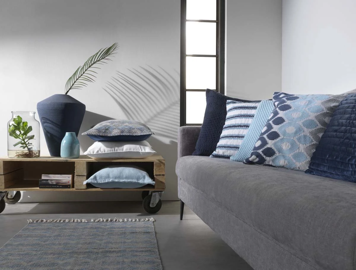 EGEA - Kussenhoes Geborduurd 45x45 Cm - Lichtgrijs - Lichtblauw - Donkerblauw - Exclusief Binnenkussen 6 EGEA - Kussenhoes Geborduurd 45x45 Cm - Lichtgrijs - Lichtblauw - Donkerblauw - Exclusief Binnenkussen - Afbeelding 4