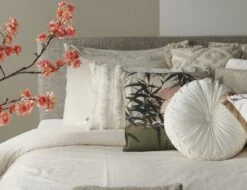 Dutch Decor - KAJA - Sierkussen Rond Velvet 40 Cm - Snow White - Wit 20 Dutch Decor - KAJA - Sierkussen Rond Velvet 40 Cm - Snow White - Wit -Dutch Decor 1200x921