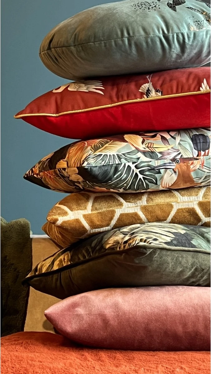 BABEL - Sierkussen Velvet Chive 45x45 Cm - Groen - Inclusief Binnenvulling 7 BABEL - Sierkussen Velvet Chive 45x45 Cm - Groen - Inclusief Binnenvulling - Afbeelding 5