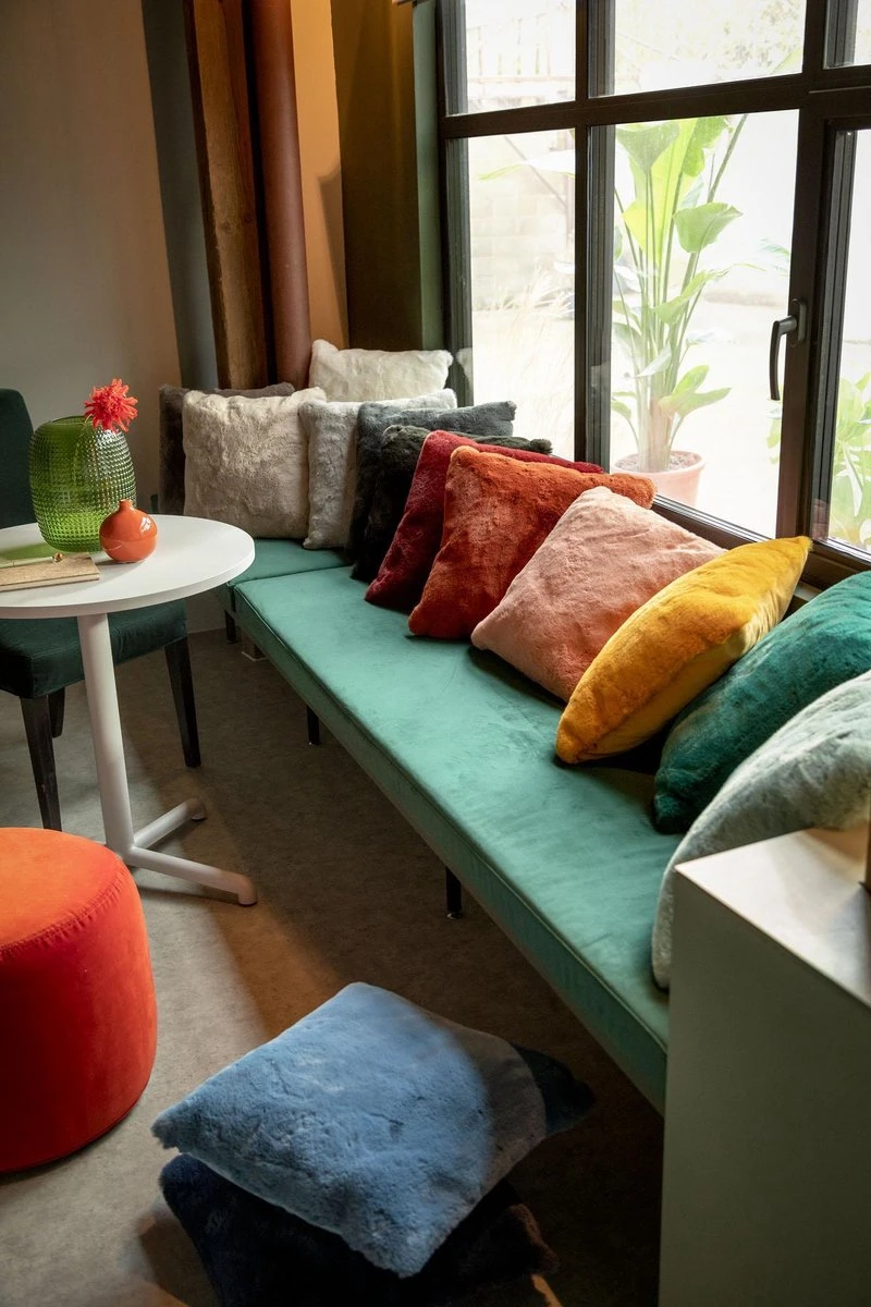 ZAYA - Kussenhoes Unikleur 45x45 Cm - Insignia Blue - Donkerblauw - Superzacht - Met Rits 5 ZAYA - Kussenhoes Unikleur 45x45 Cm - Insignia Blue - Donkerblauw - Superzacht - Met Rits - Afbeelding 3