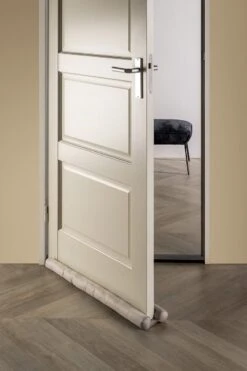 Dutch Decor - TITO - Dubbele Tochtstopper - 80x16 Cm - Pumice Stone- Beige - Hoogte 5 Cm - Tochtrol Voor Binnen - Tochthond - Tochtkussen 8 Dutch Decor - TITO - Dubbele Tochtstopper - 80x16 Cm - Pumice Stone- Beige - Hoogte 5 Cm - Tochtrol Voor Binnen - Tochthond - Tochtkussen -Dutch Decor 800x1200 41