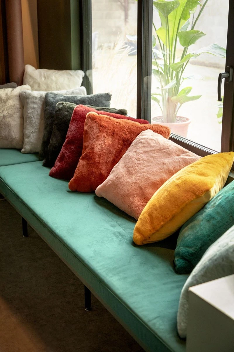 ZAYA - Kussenhoes Unikleur 45x45 Cm - Emerald - Groen - Superzacht - Met Rits 5 ZAYA - Kussenhoes Unikleur 45x45 Cm - Emerald - Groen - Superzacht - Met Rits - Afbeelding 3