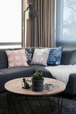 ROOS - Sierkussen Katoen 45x45 Cm - Blauw - Wit - Rozen En Tekst - Inclusief Binnenkussen 14 ROOS - Sierkussen Katoen 45x45 Cm - Blauw - Wit - Rozen En Tekst - Inclusief Binnenkussen -Dutch Decor 800x1200 65