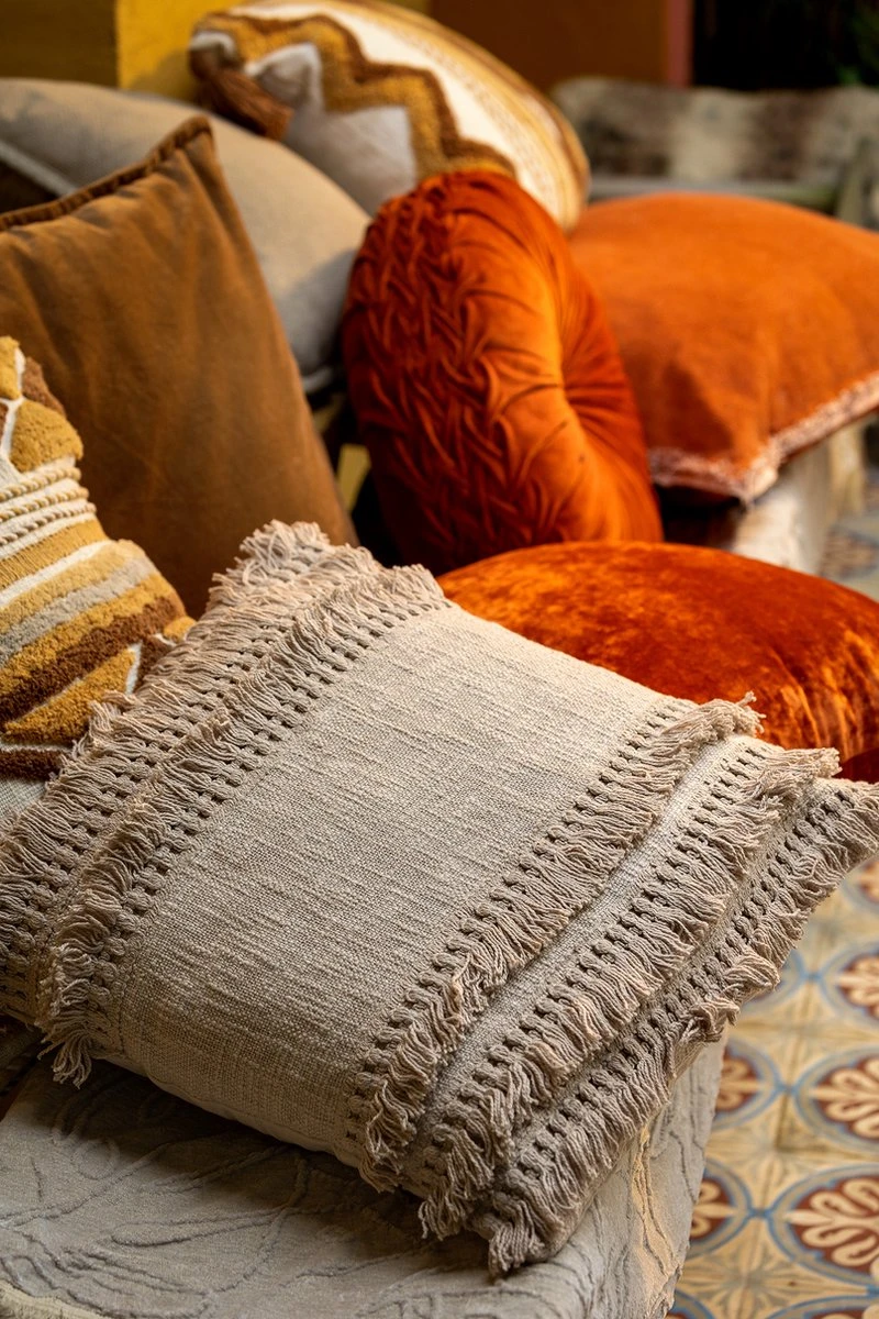 FARA - Sierkussen 45x45 Cm Pumice Stone - Beige - Inclusief Binnenvulling 4 FARA - Sierkussen 45x45 Cm Pumice Stone - Beige - Inclusief Binnenvulling - Afbeelding 2