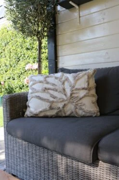 LIVIA - Sierkussen 40x60 Cm Snow White - Wit - Inclusief Binnenvulling -Dutch Decor 800x1200 73