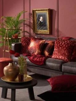 JACK - Sierkussen Bordeaux 45x45 Cm - Rood - Inclusief Binnenvulling 18 JACK - Sierkussen Bordeaux 45x45 Cm - Rood - Inclusief Binnenvulling -Dutch Decor 900x1200 19