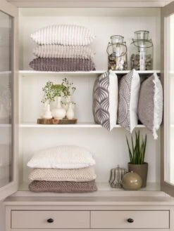 INGRID - Kussenhoes Taupe 45x45 Cm - Met Rits -Dutch Decor 900x1200 29