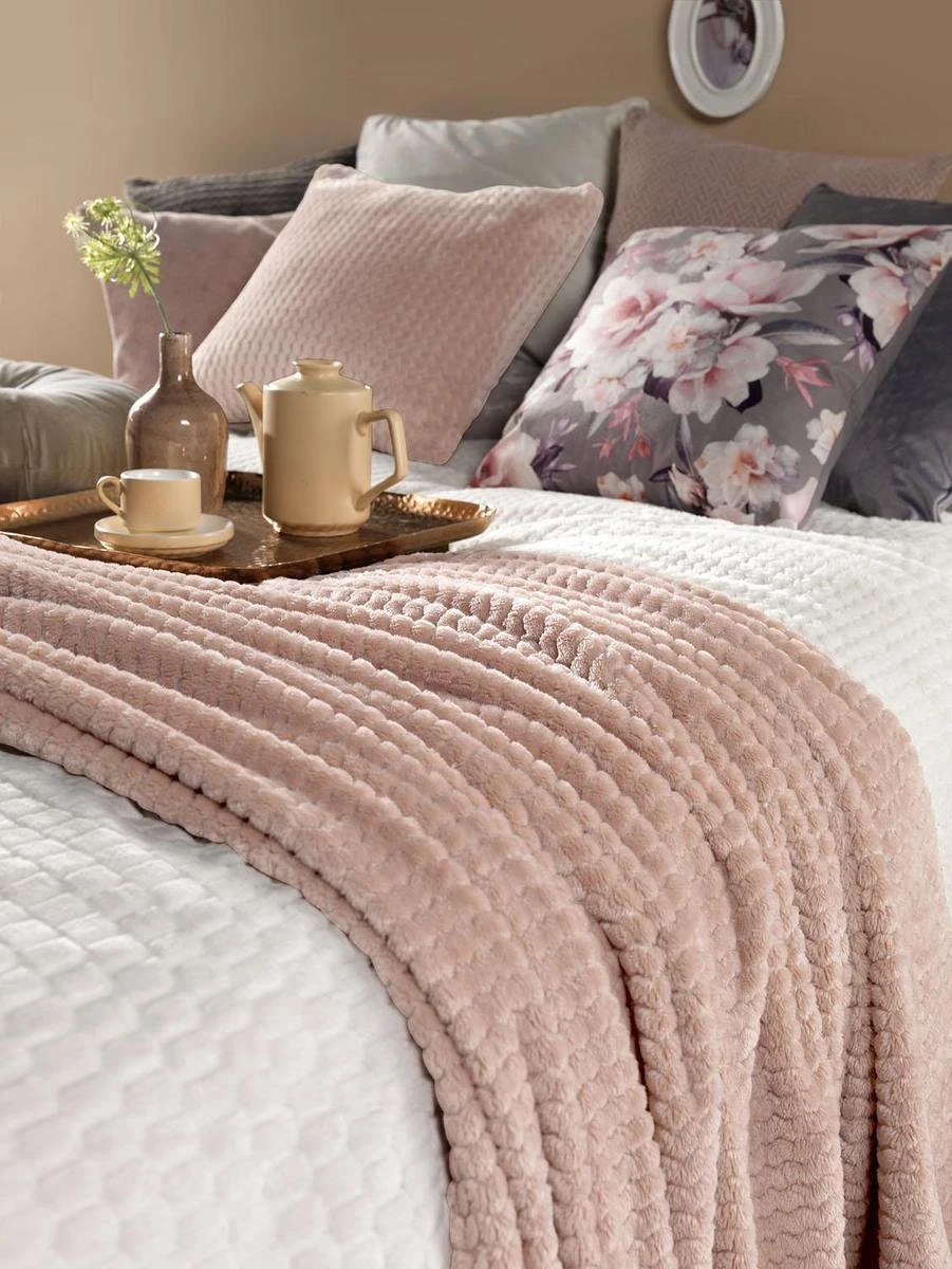 FINN - Sierkussen Velvet 45x45 Cm - Pumice Stone - Beige - Inclusief Binnenvulling 13 FINN - Sierkussen Velvet 45x45 Cm - Pumice Stone - Beige - Inclusief Binnenvulling - Afbeelding 11