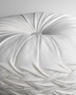 Dutch Decor - KAJA - Sierkussen Rond Velvet 40 Cm - Snow White - Wit 21 Dutch Decor - KAJA - Sierkussen Rond Velvet 40 Cm - Snow White - Wit -Dutch Decor 959x1200