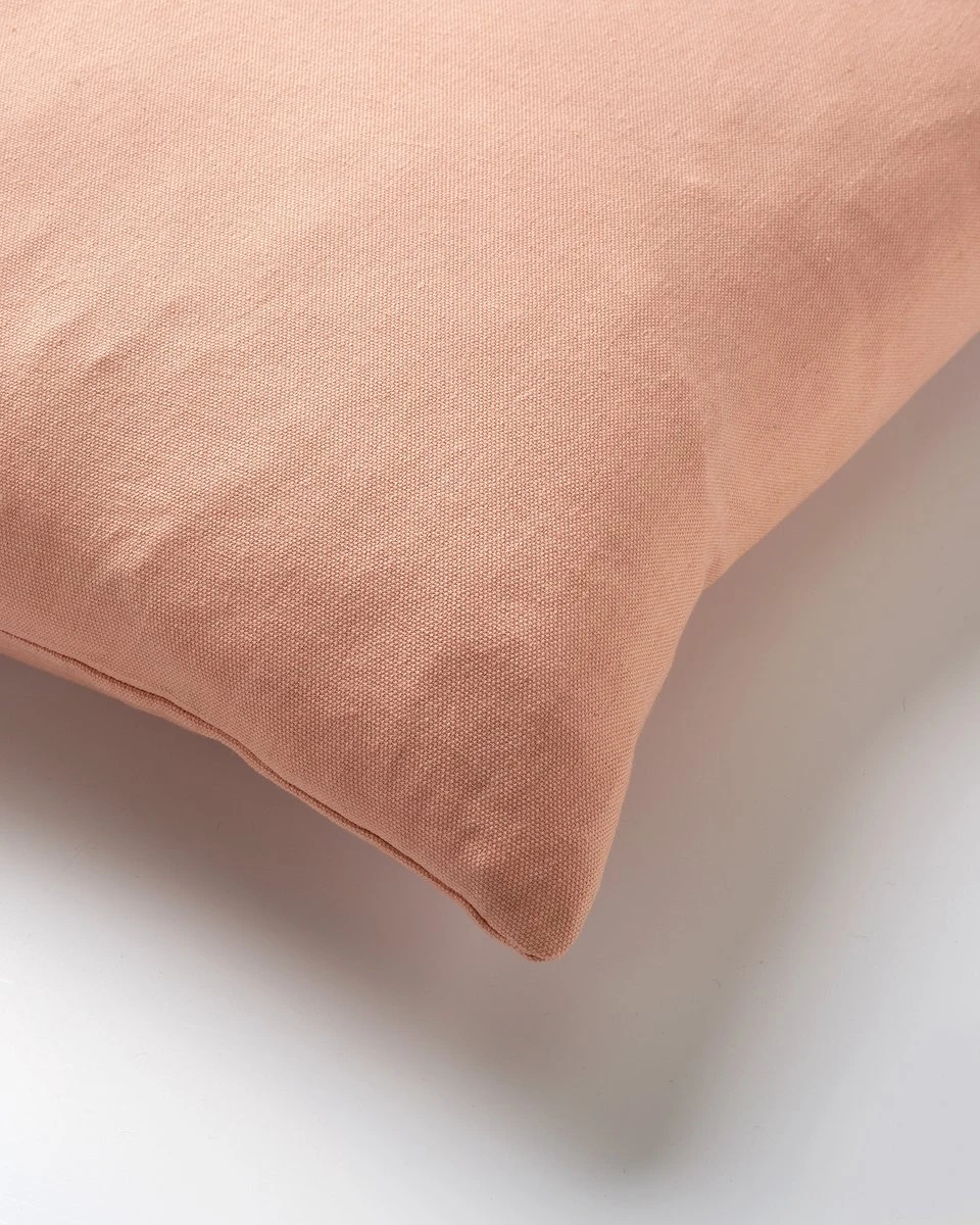 JAMES - Sierkussen Katoen 45x45 Cm - Muted Clay - Roze - Inclusief Binnenkussen 4 JAMES - Sierkussen Katoen 45x45 Cm - Muted Clay - Roze - Inclusief Binnenkussen - Afbeelding 2