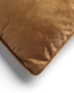 FINN - Kussenhoes Velvet Tobacco Brown 40x60 Cm - Bruin - Exclusief Binnenkussen 8 FINN - Kussenhoes Velvet Tobacco Brown 40x60 Cm - Bruin - Exclusief Binnenkussen -Dutch Decor 960x1200 5
