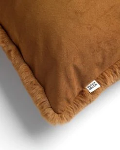 ZAYA - Sierkussen Unikleur 45x45 Cm - Tobacco Brown - Bruin - Superzacht - Inclusief Binnenkussen 11 ZAYA - Sierkussen Unikleur 45x45 Cm - Tobacco Brown - Bruin - Superzacht - Inclusief Binnenkussen -Dutch Decor 960x1200 6