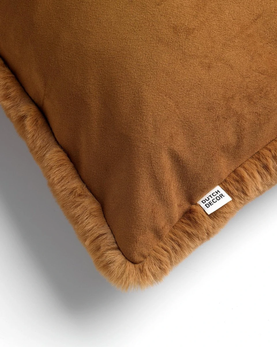 ZAYA - Sierkussen Unikleur 45x45 Cm - Tobacco Brown - Bruin - Superzacht - Inclusief Binnenkussen 6 ZAYA - Sierkussen Unikleur 45x45 Cm - Tobacco Brown - Bruin - Superzacht - Inclusief Binnenkussen - Afbeelding 4