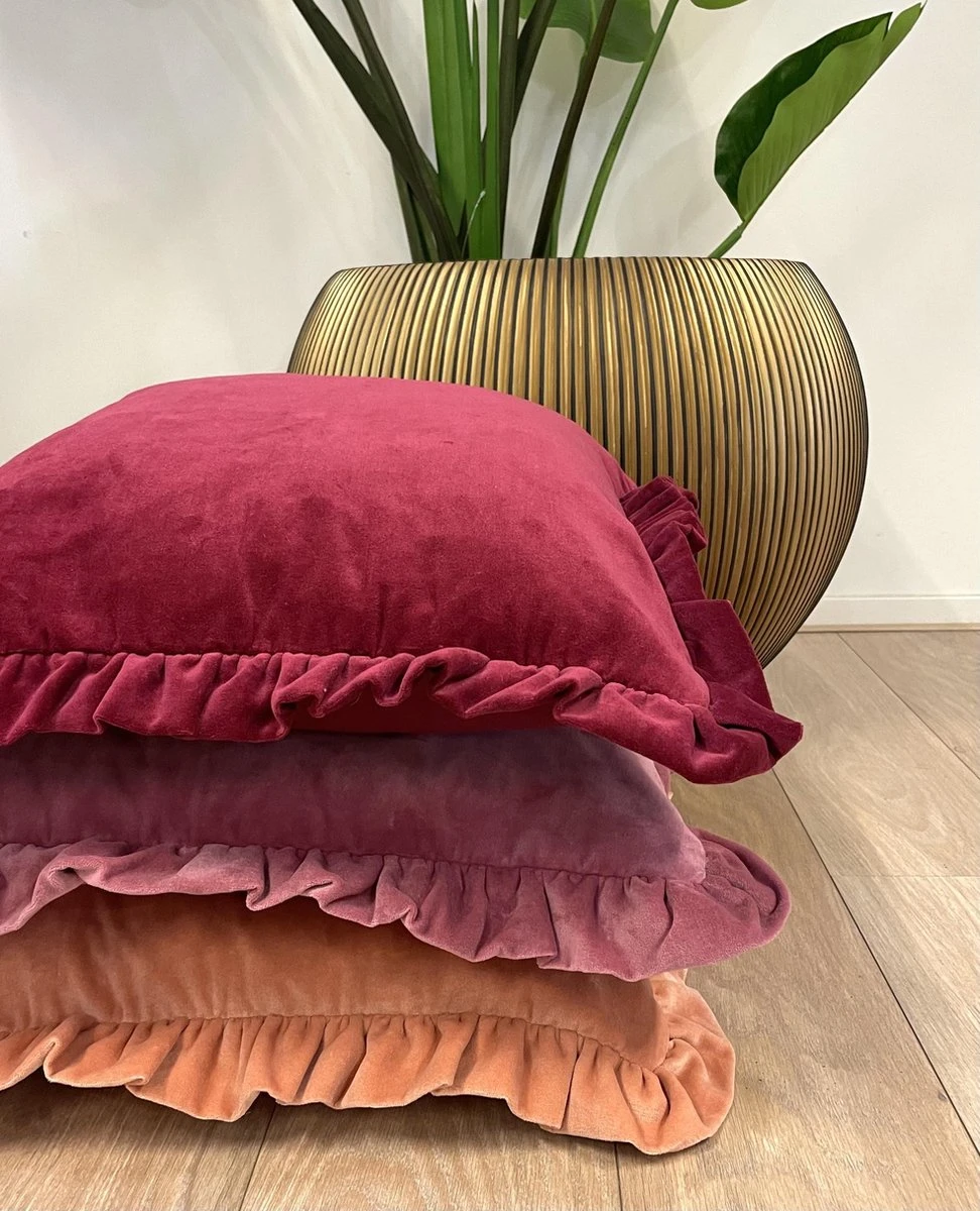 YARA - Kussenhoes 100% Katoen 45x45 Cm - Velvet - Red Plum - Roze - Ruches Rondom - Met Rits 6 YARA - Kussenhoes 100% Katoen 45x45 Cm - Velvet - Red Plum - Roze - Ruches Rondom - Met Rits - Afbeelding 4